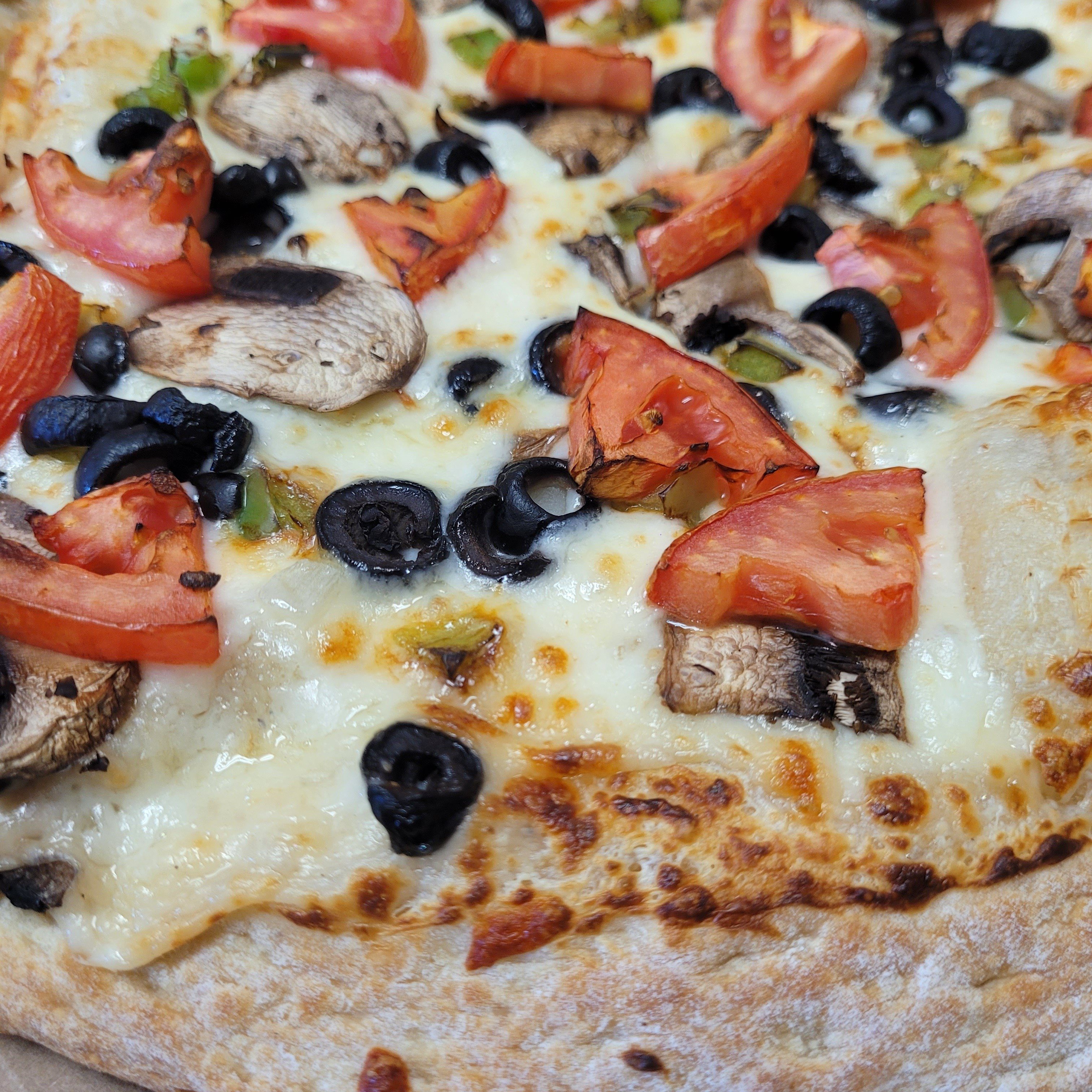 Veggie Alfredo Pizza | 14".