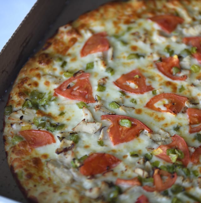 Chicken Alfredo Pizza | 14".