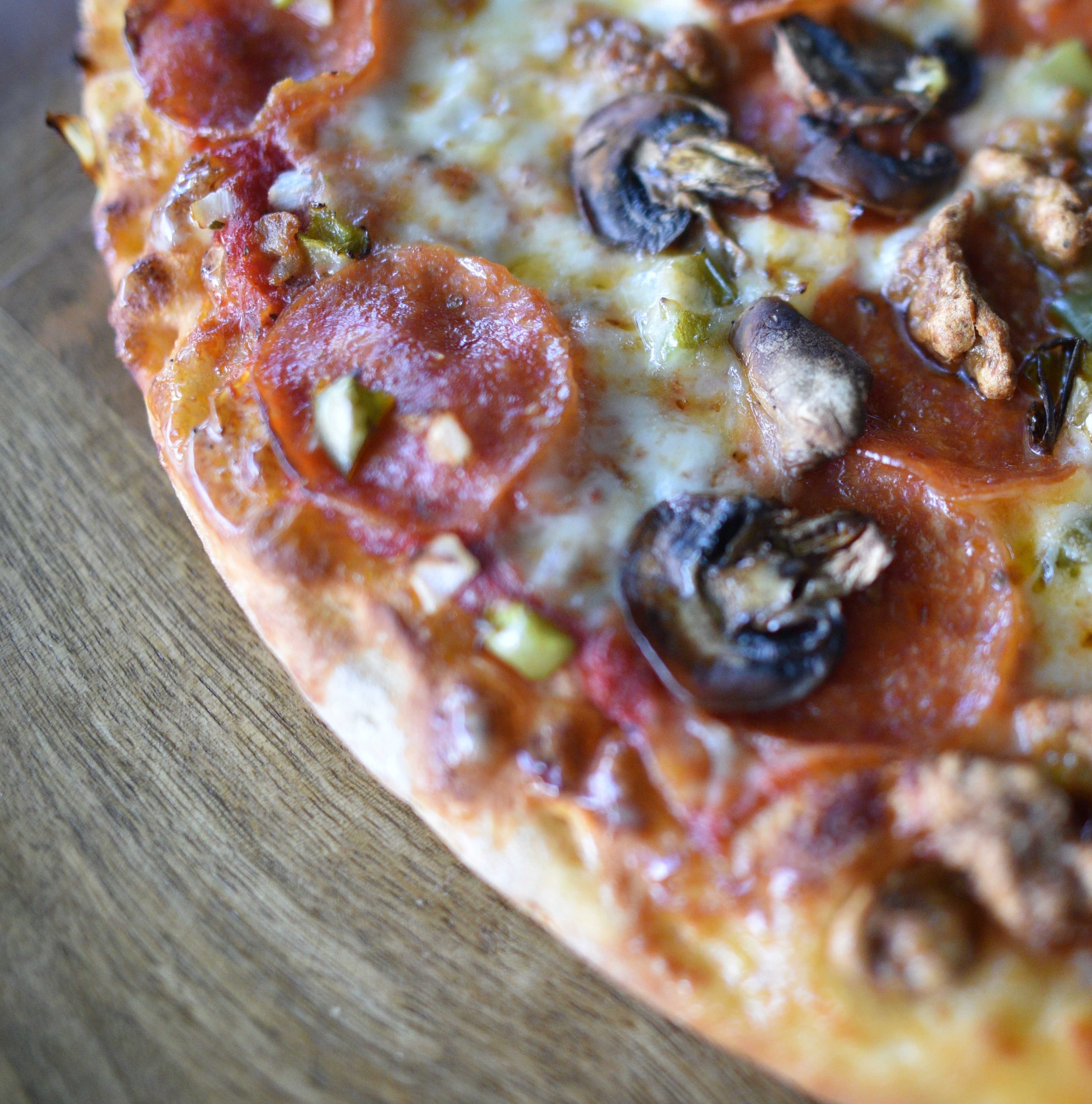 Louies "Special" Pizza | 14".